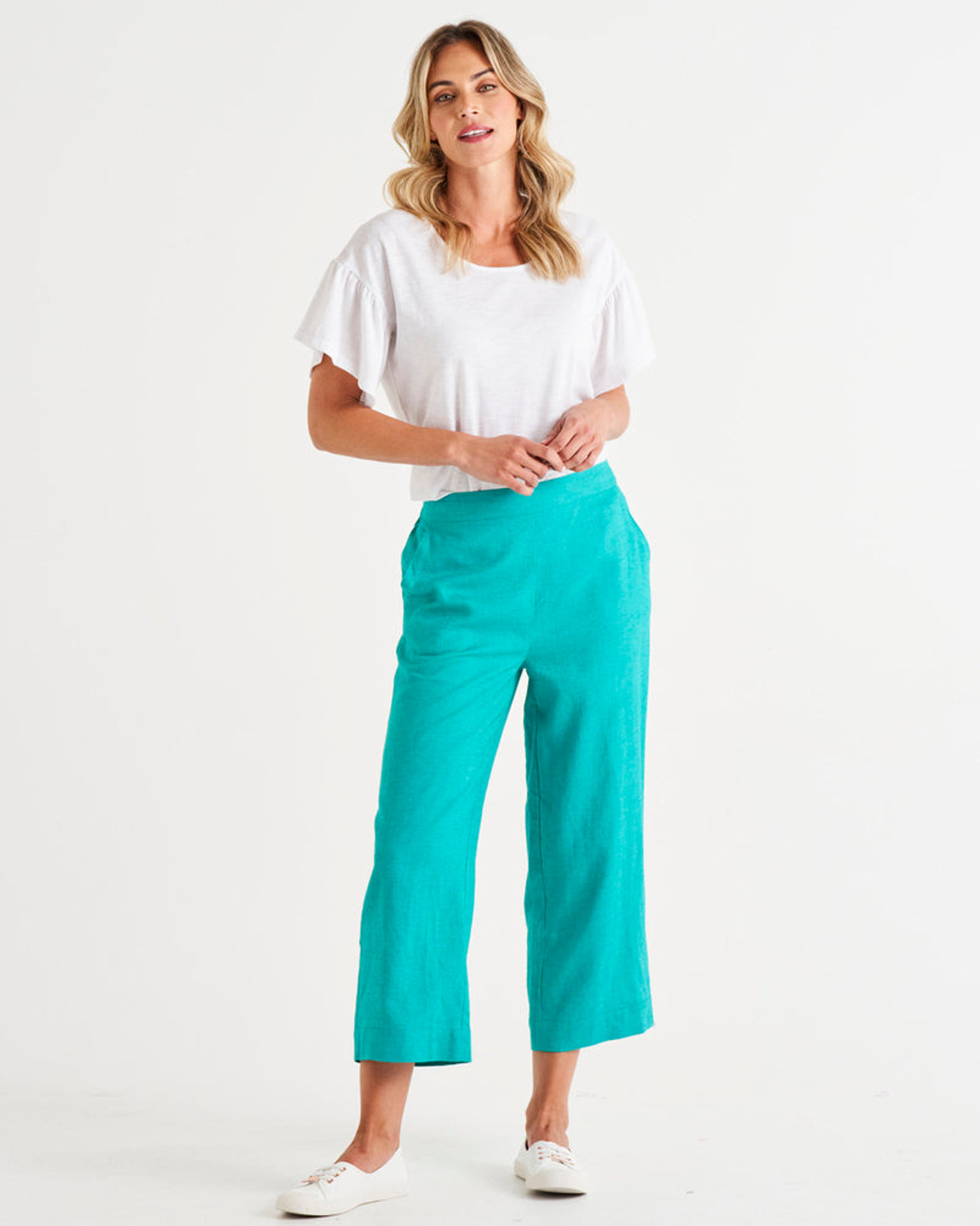 The Guide For Every Woman To Get Some Basic Pants In Closest?
