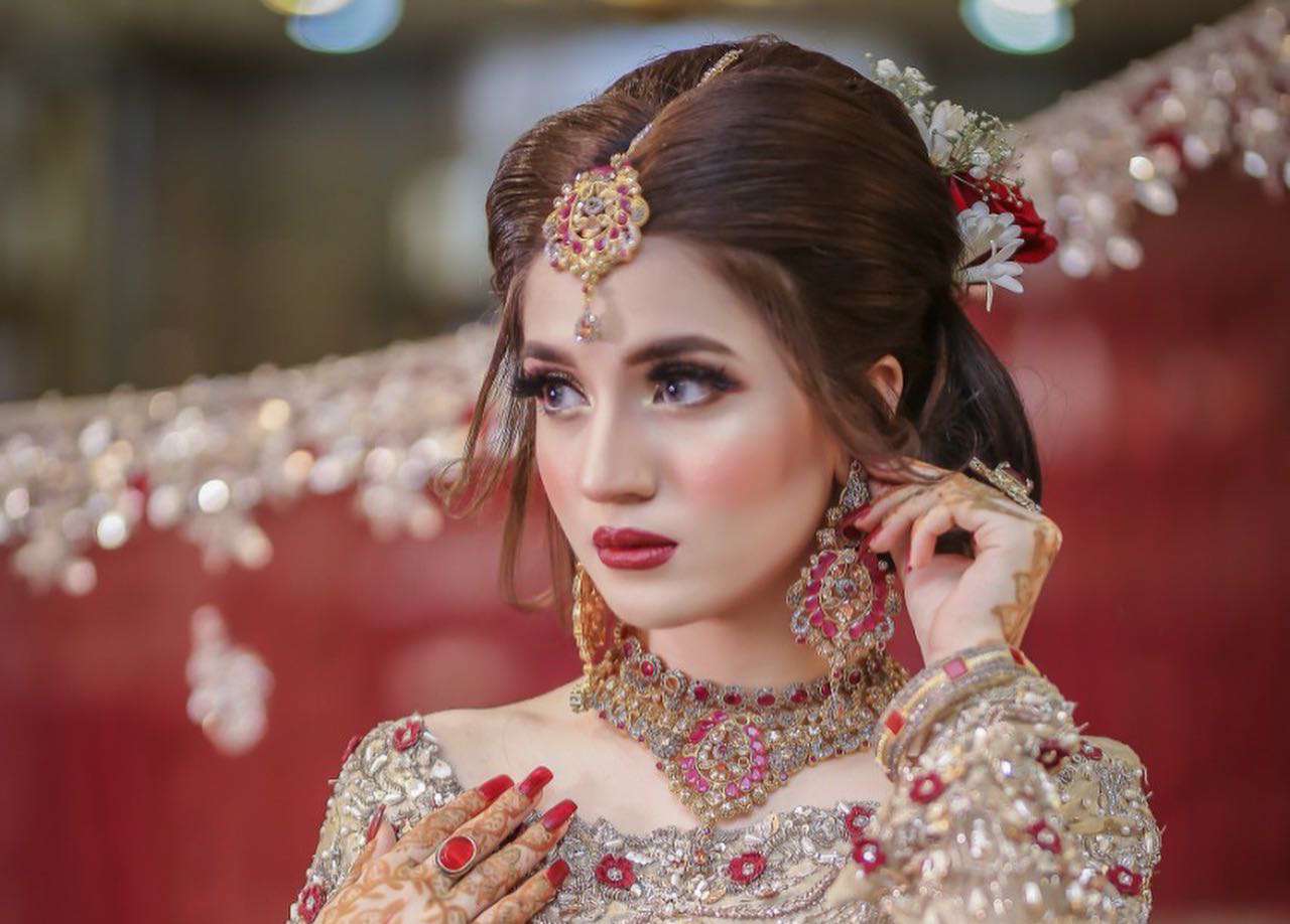 Premier Party Makeup and Facial Services in the Comfort of Your Home Across Pakistan