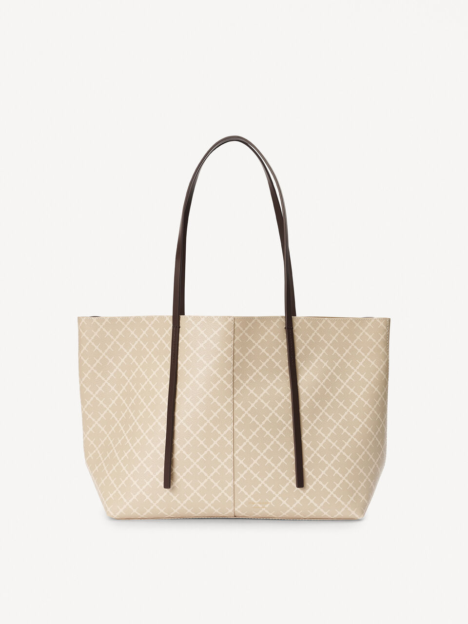 How much can a tote bag carry in Patchee?