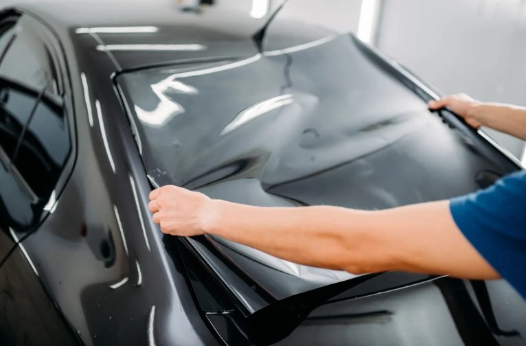 Exploring the Advantages of Mobile Window Tinting Services