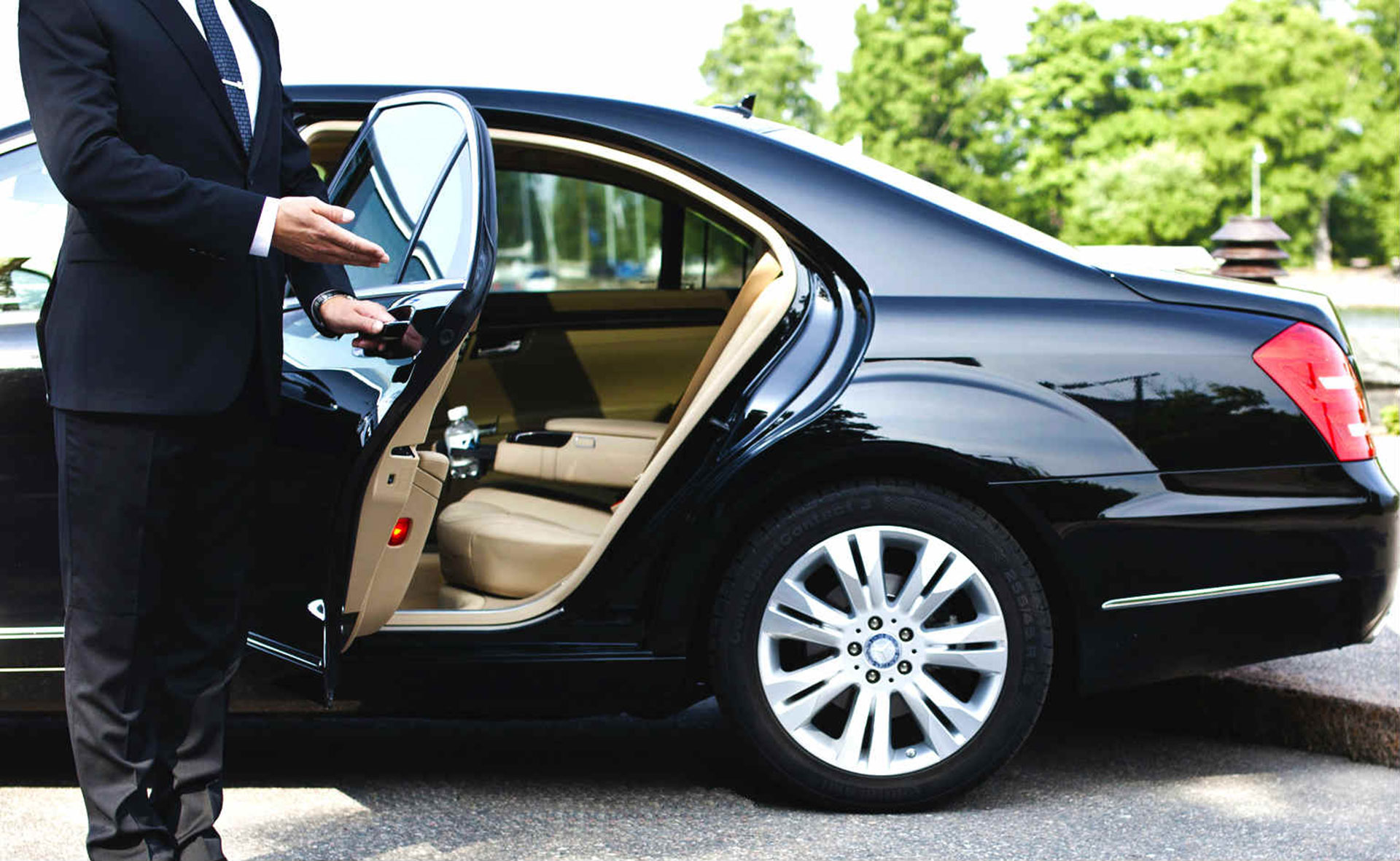 Why a Chauffeur Service Brisbane is the Ultimate Solution