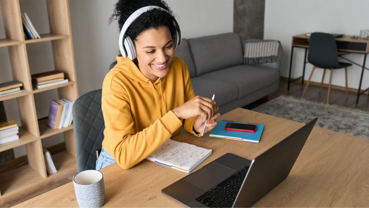 What are the key advantages of pursuing a BBA degree?