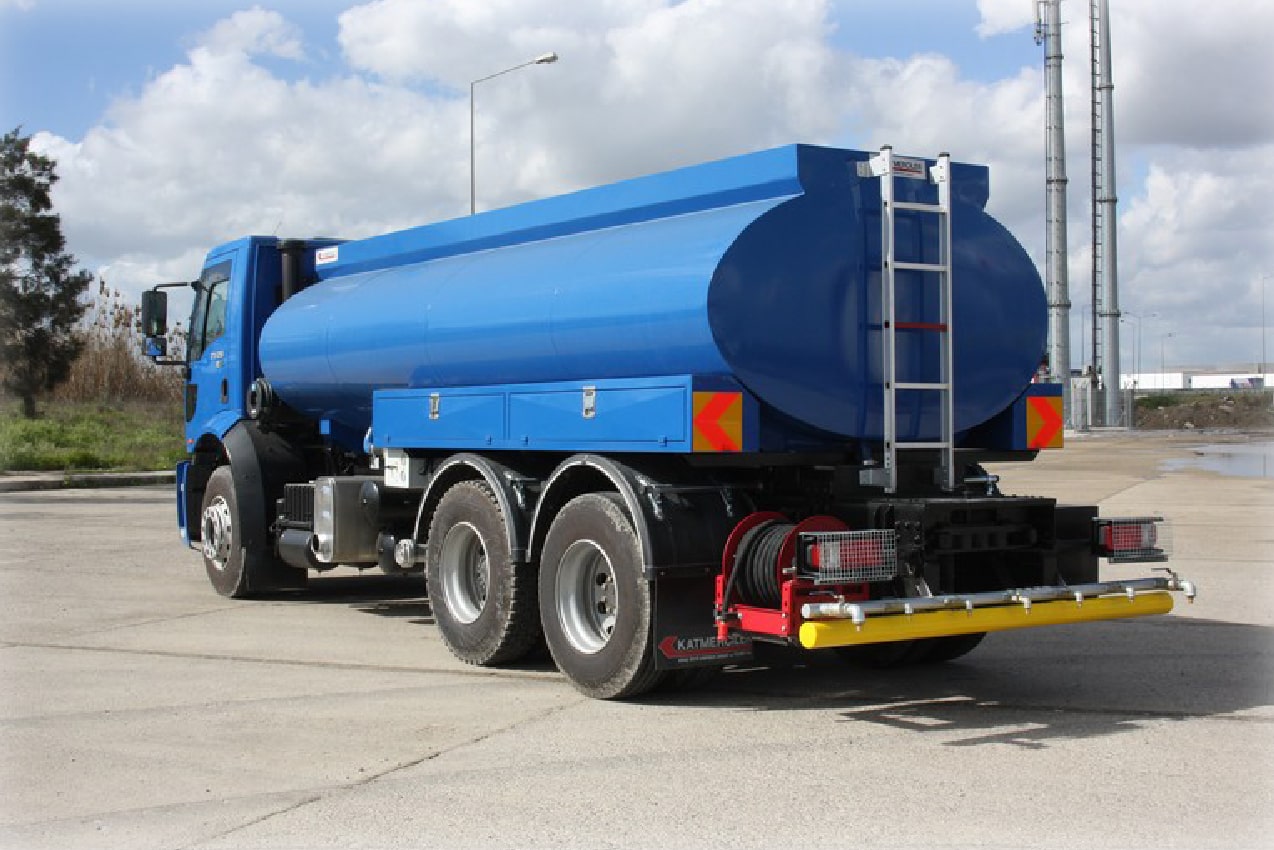 Navigating Dubai’s Arid Landscape: The Essential Guide to Sweet Water Tanker Supply